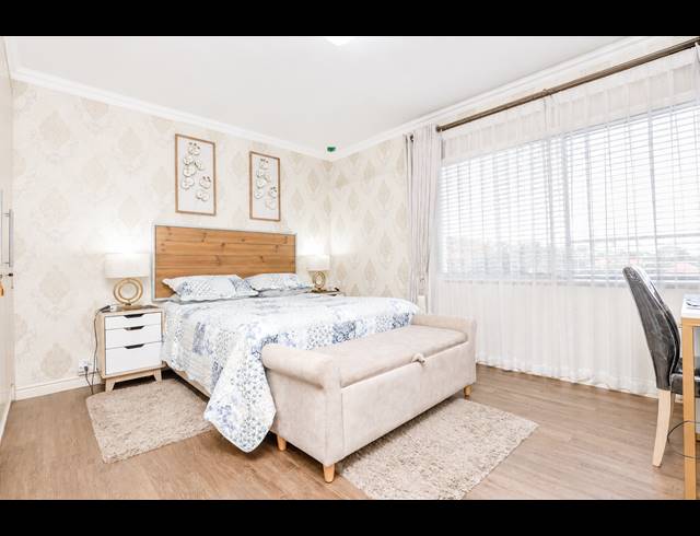 2 BEDROOM APARTMENT FOR SALE IN ESSENWOOD